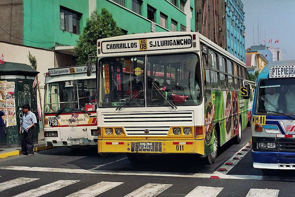 Busse in Lima, Peru.JPG